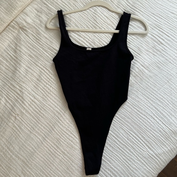 ALO Airbrush Hot Shot Bodysuit in Black - Picture 4 of 6